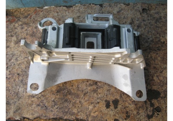 Подушка, опора двигуна ліва передня Renault Megane III, Scenic III, Fluence, 112200014R, 112206729R *
